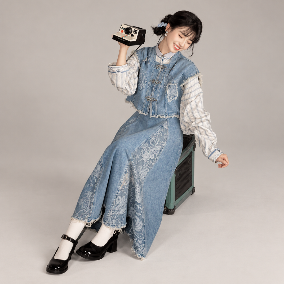锦蓝 Brocade Blue Embroidered Vest Pleated