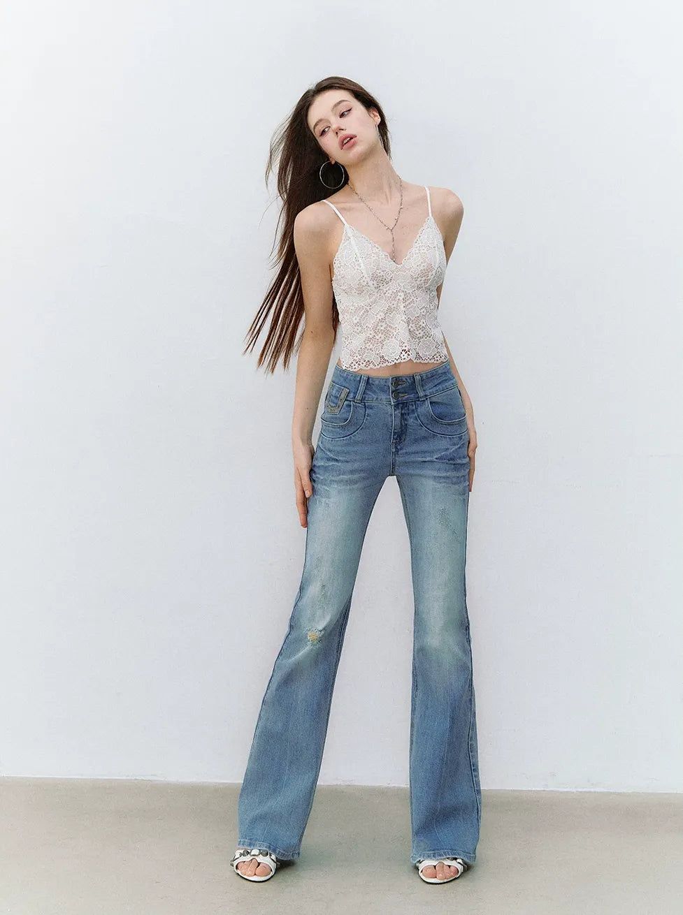 Model Vintage Washed Slim Flared Jeans