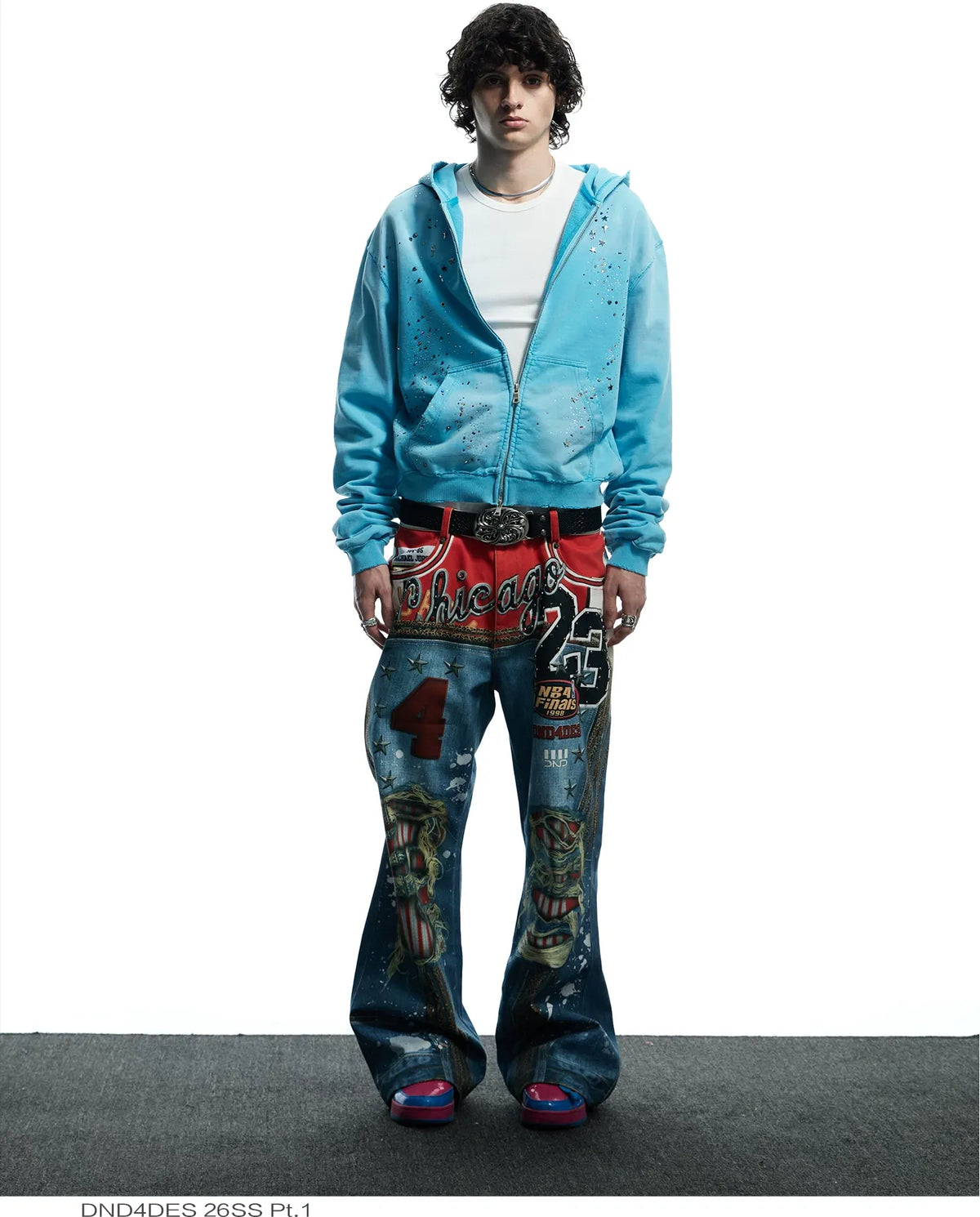 Hoodie mit Reißverschluss und Used-Look-Strasssteinen