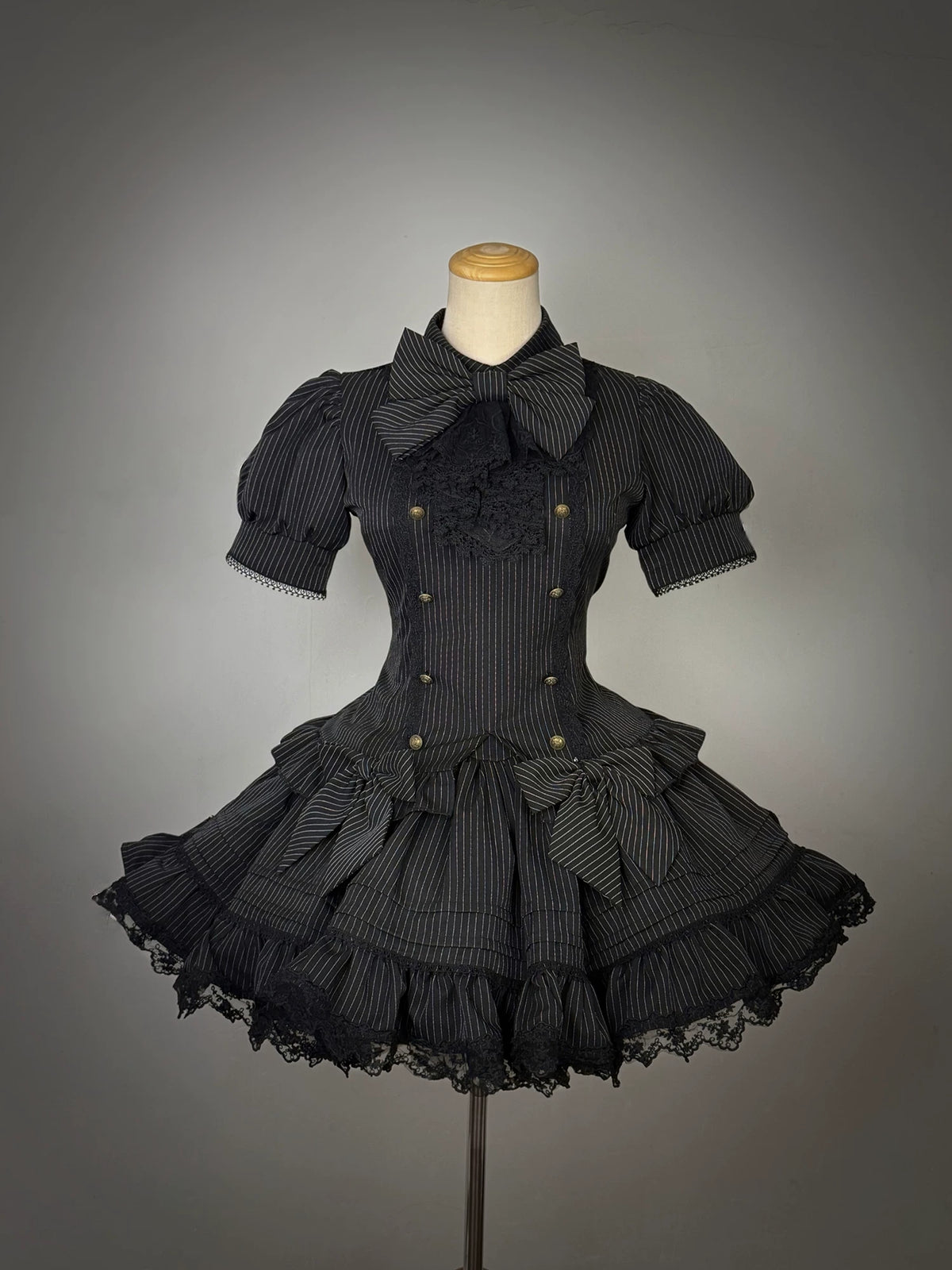 Bộ áo blouse và chân váy Lolita kẻ sọc