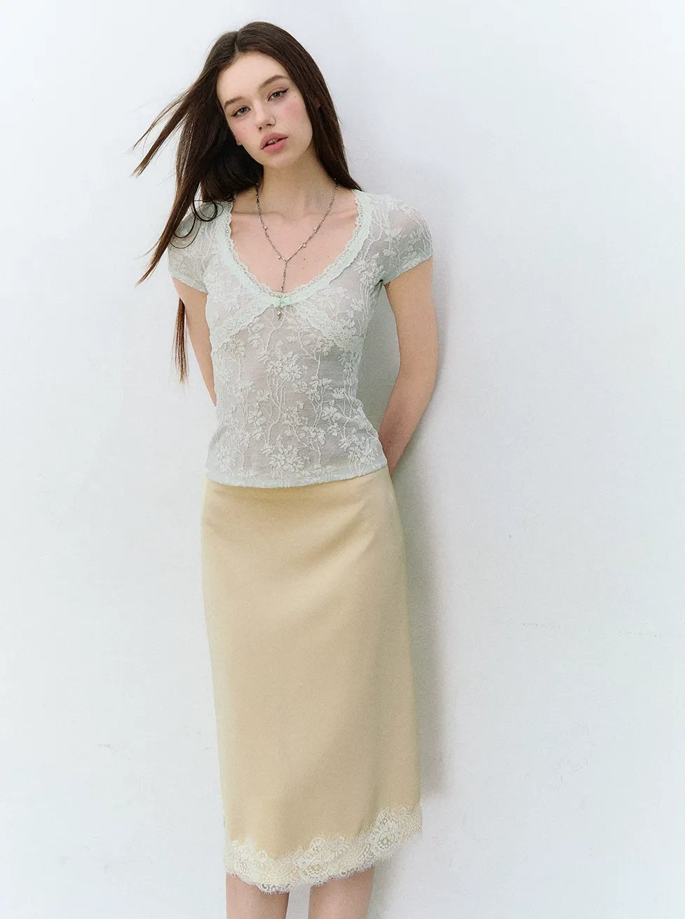 Lace-Trim Jacquard V-Neck Slim T-Shirt