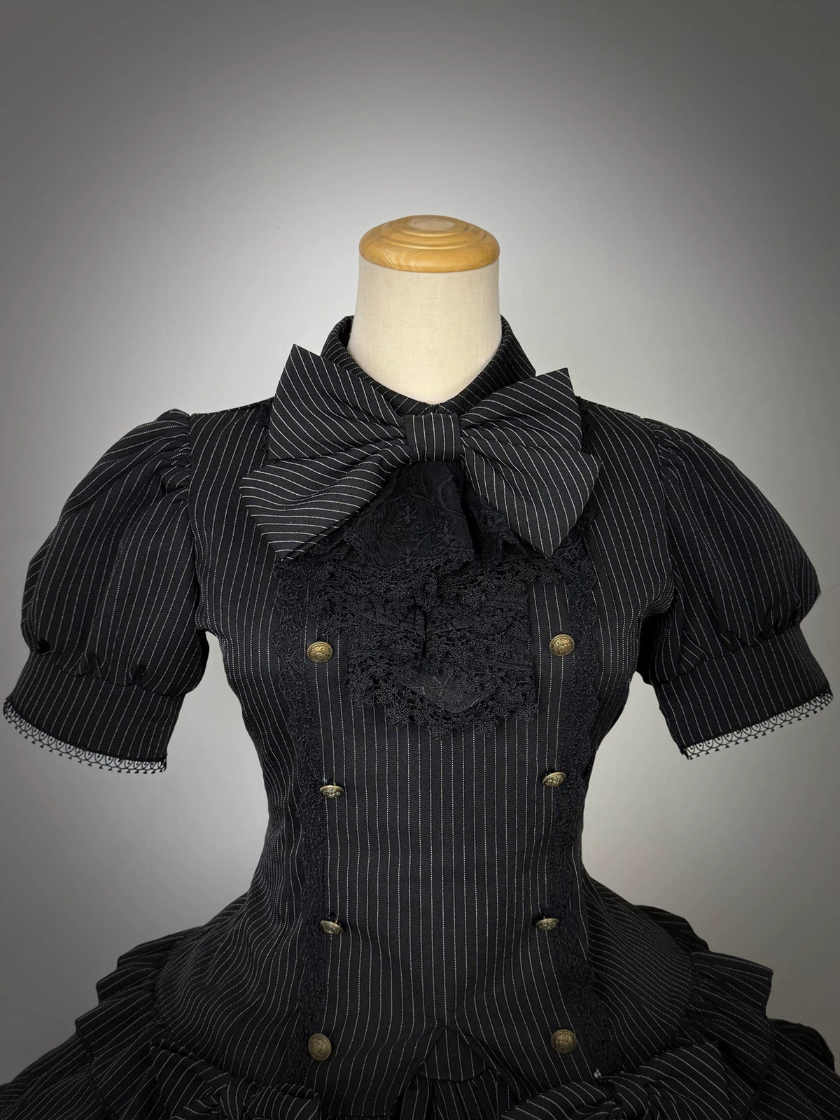 Bộ áo blouse và chân váy Lolita kẻ sọc