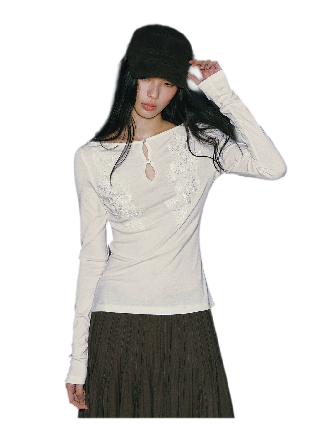Top en maille Tencel brodé avec découpes