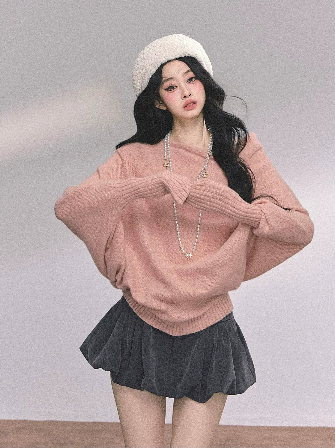 Maglione in maglia morbida con scollo monospalla