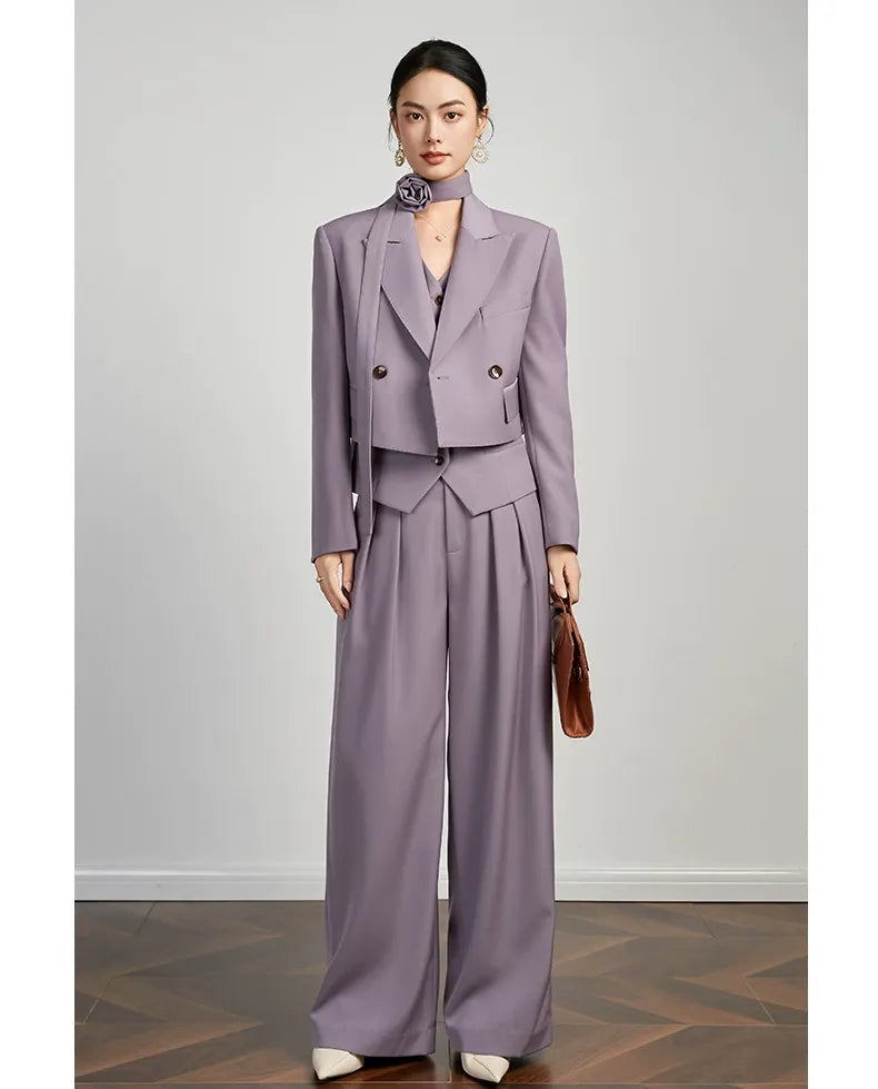 Mauvefarbenes Tailleur-Anzugset