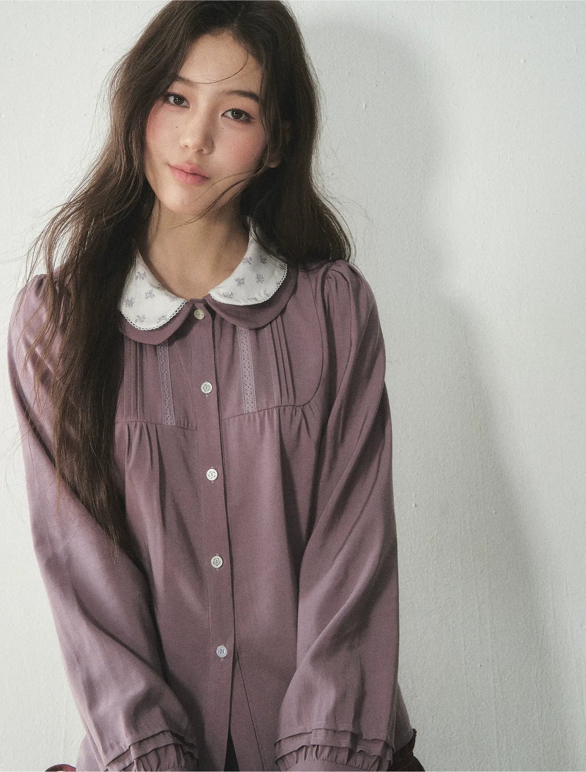 Blusa de lyocell con cuello de encaje