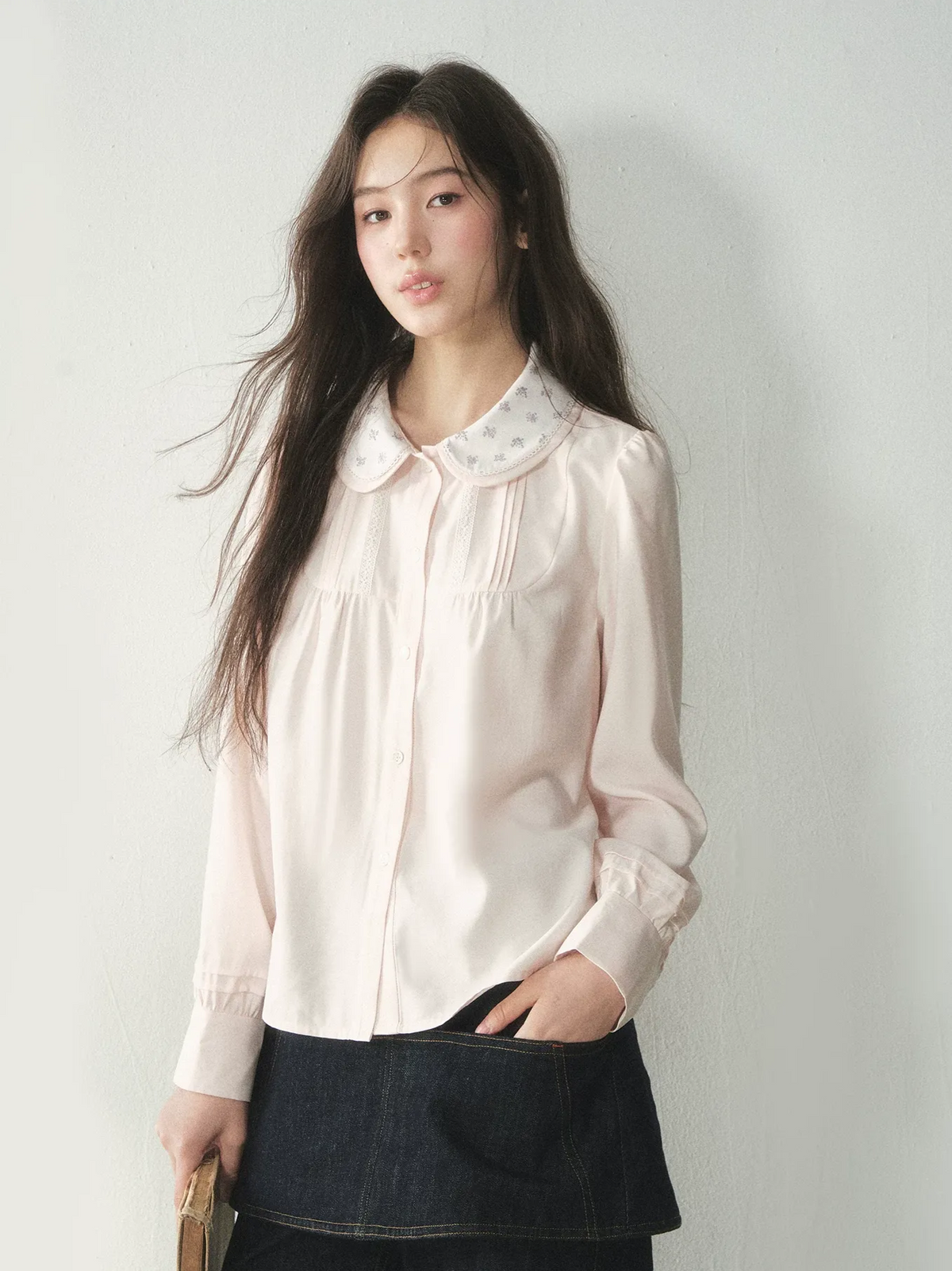 Blusa de lyocell con cuello de encaje