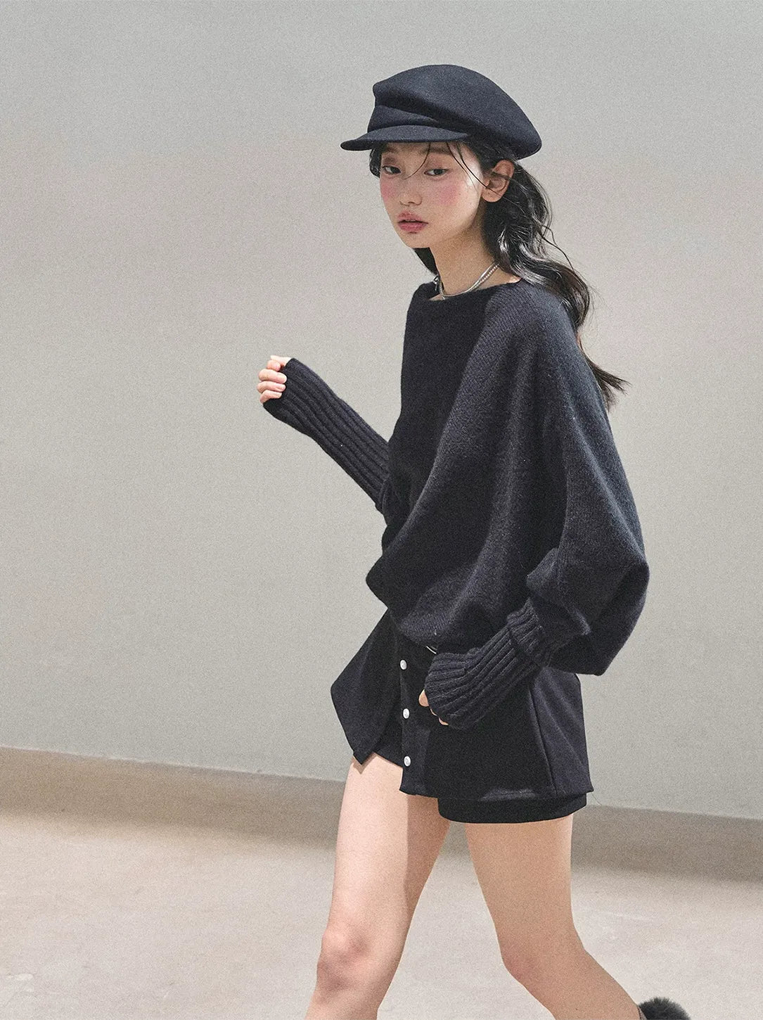 Maglione in maglia morbida con scollo monospalla
