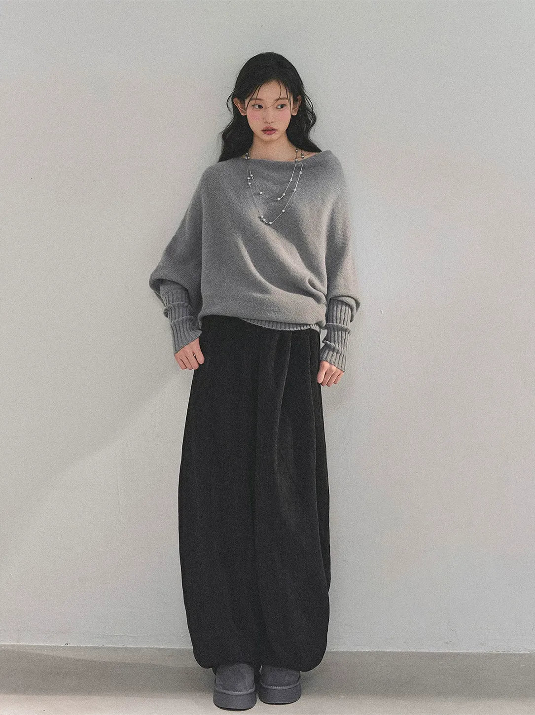Maglione in maglia morbida con scollo monospalla