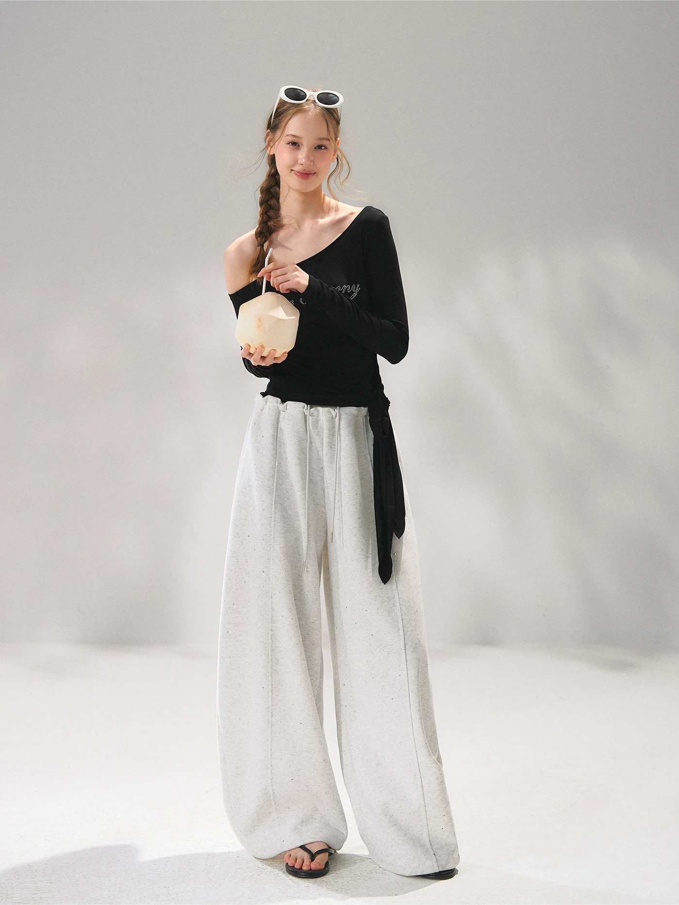 Starry Crystal Embellished Drawstring Curved-Leg Sweatpants