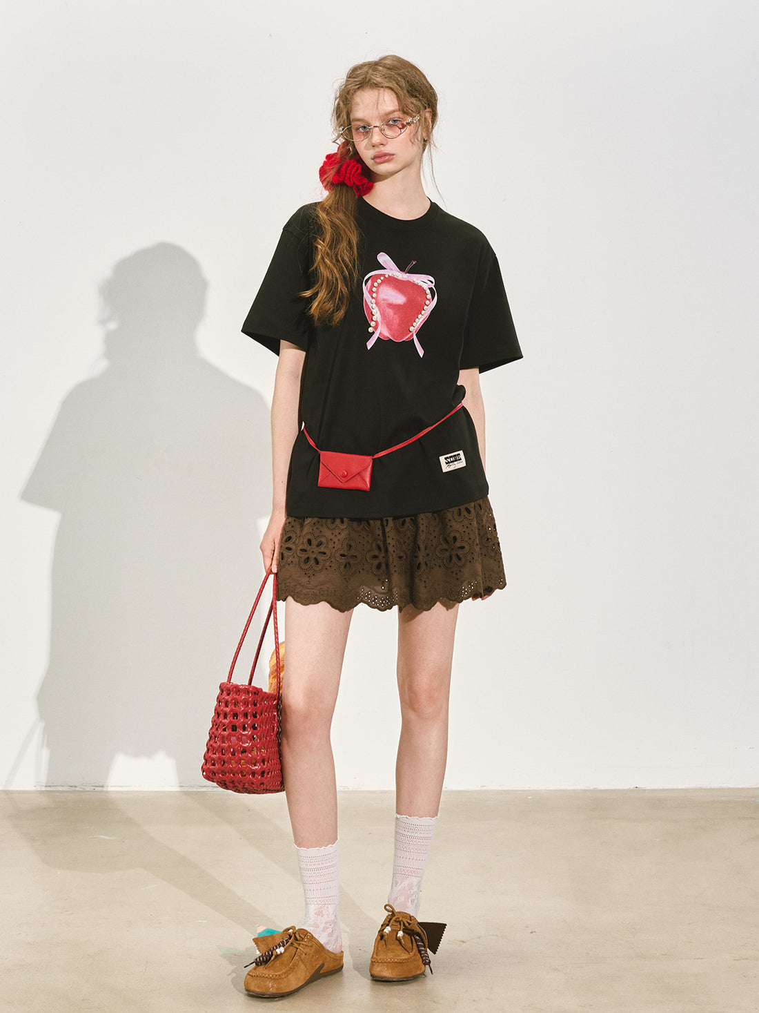 Apple Silhouette Half-Sleeve Crew Neck T-Shirt - CHINASQUAD