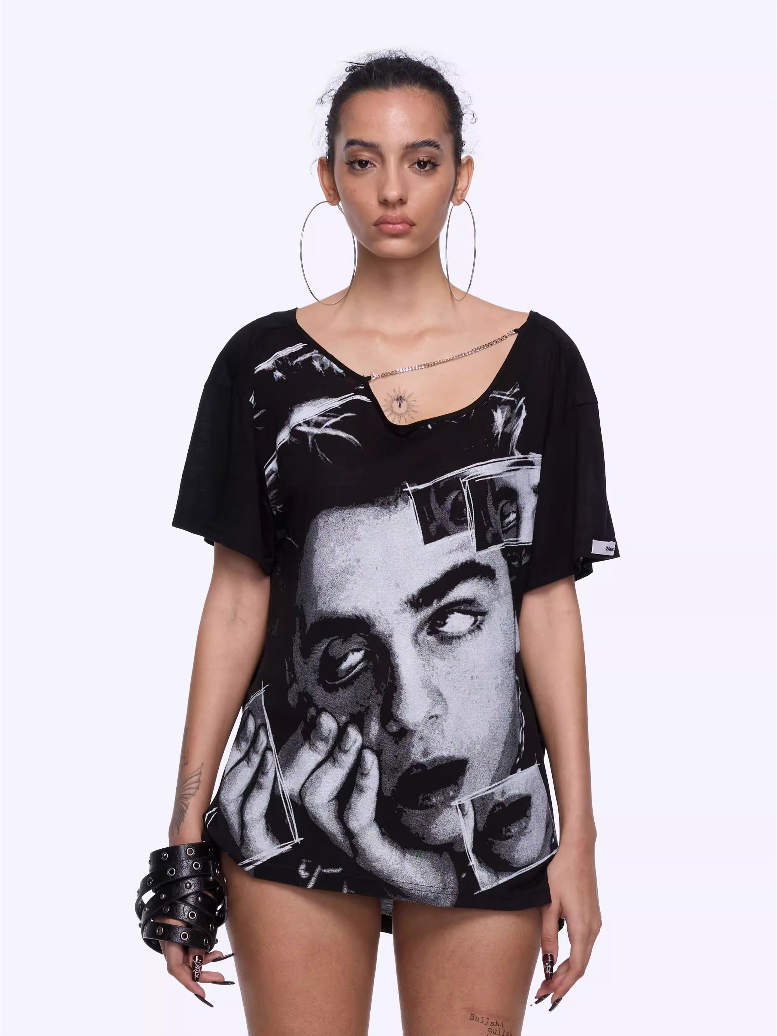 Blend Open-Back Chain Detail Loose T-Shirt