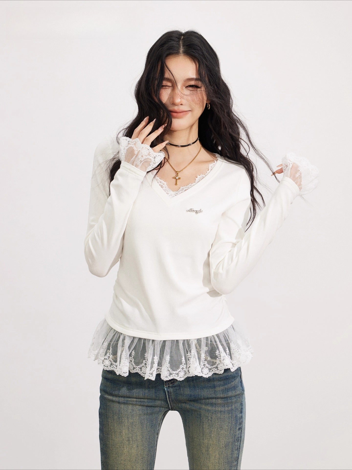 Lace Panel V-Neck Slim-Fit Long Sleeve T-Shirt - CHINASQUAD