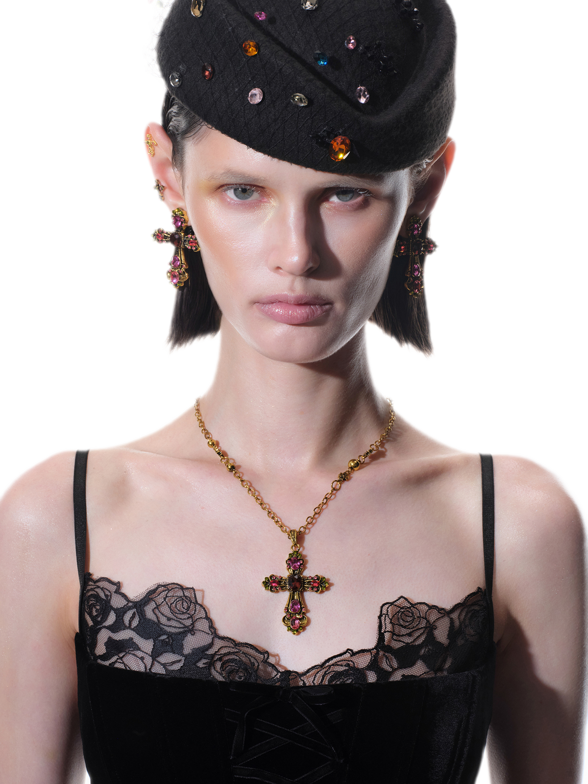 Collana con pendente a croce barocca vintage