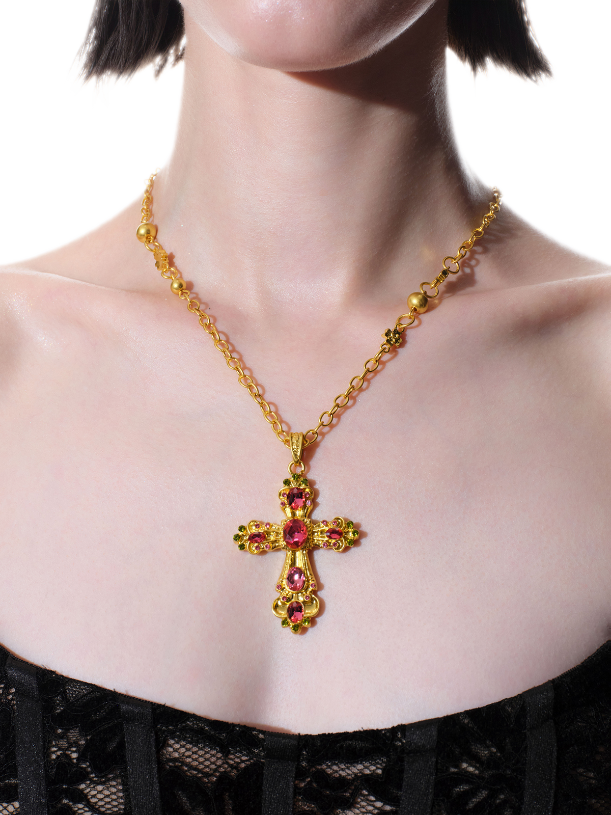 Collana con pendente a croce barocca vintage