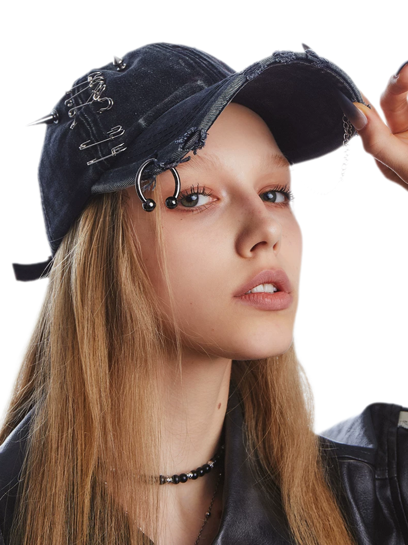 Gorra de béisbol de mezclilla desgastada con tachuelas