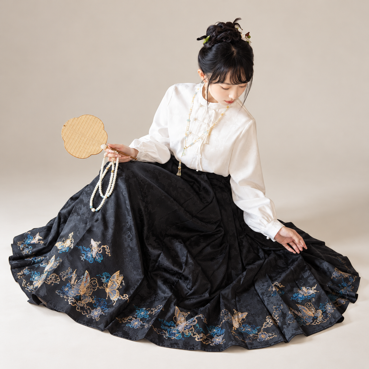 墨白 Ink White Jacquard Asymmetrical Stand-Collar