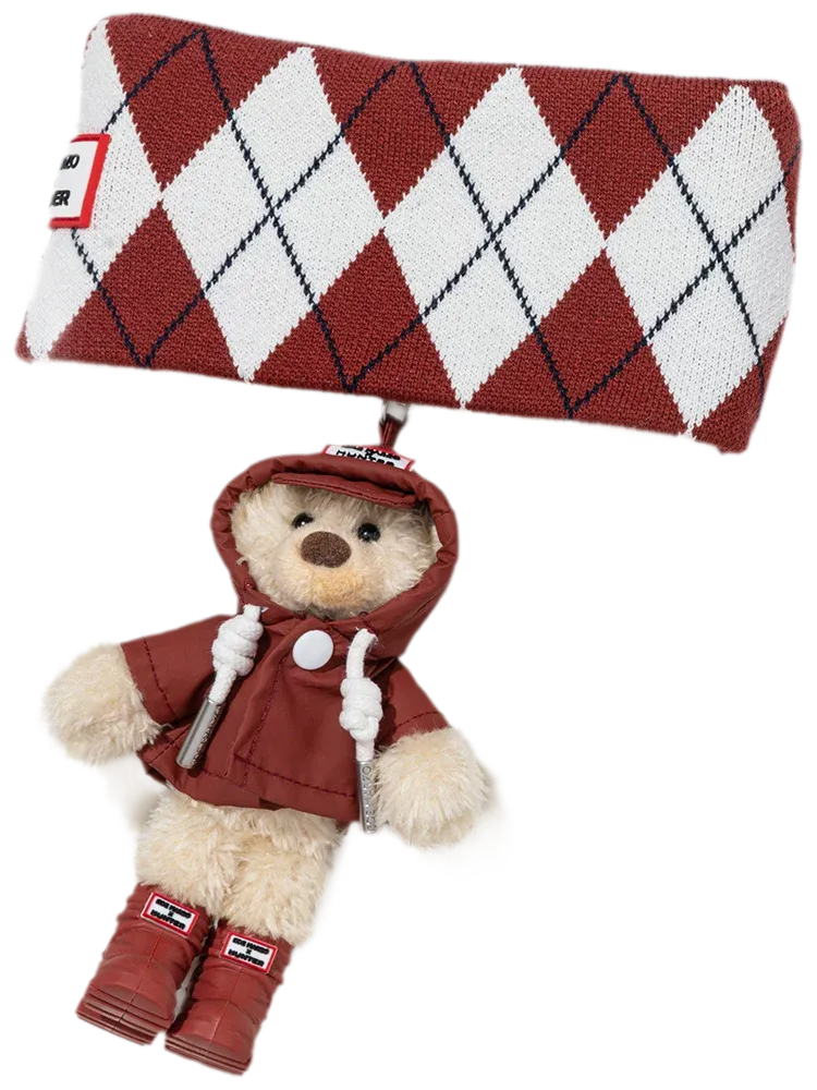 Tất cao đến gối họa tiết argyle với mặt dây gấu