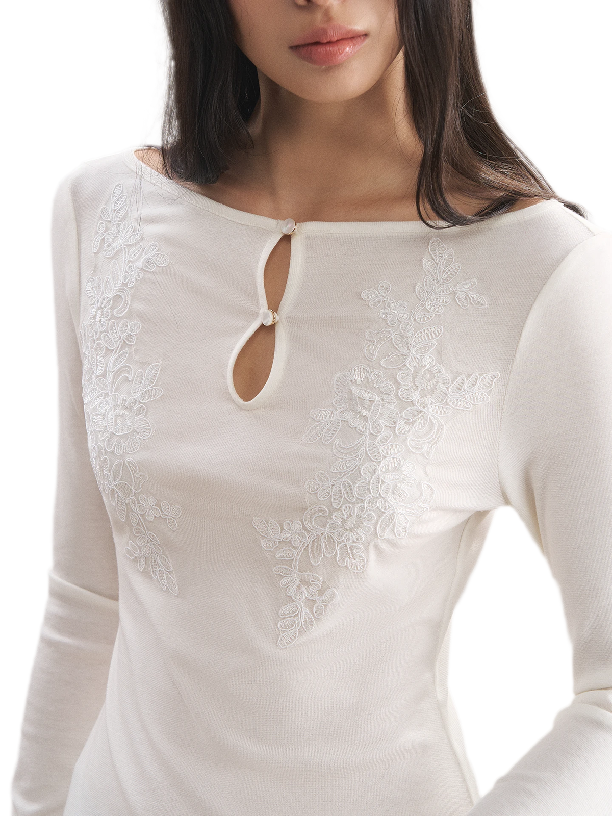 Top en maille Tencel brodé avec découpes