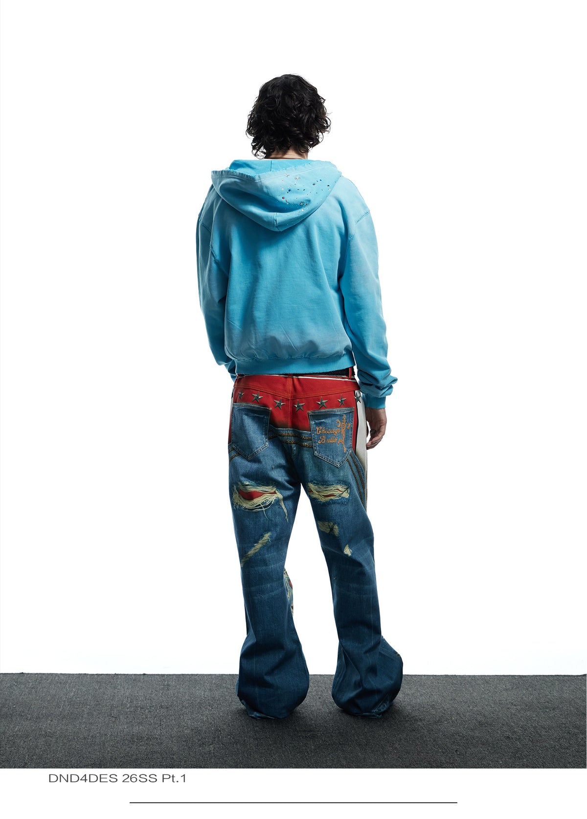 Hoodie mit Reißverschluss und Used-Look-Strasssteinen