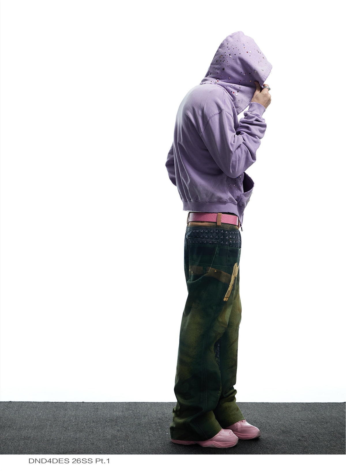 Hoodie mit Reißverschluss und Used-Look-Strasssteinen