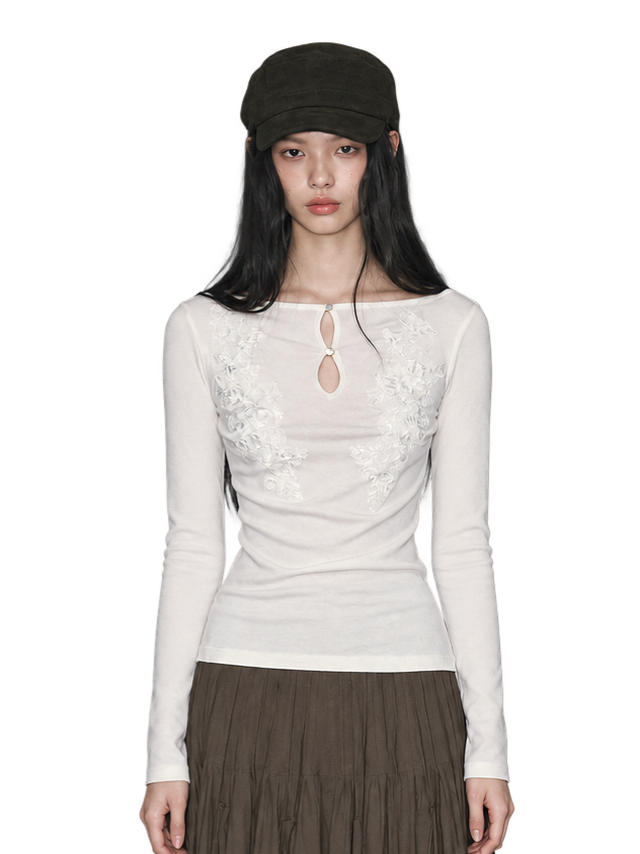 Top en maille Tencel brodé avec découpes