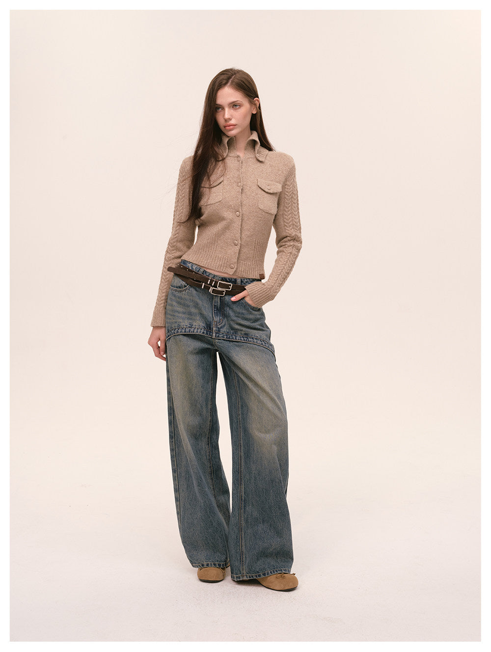 Gewaschene Distressed-Jeans mit weitem Bein