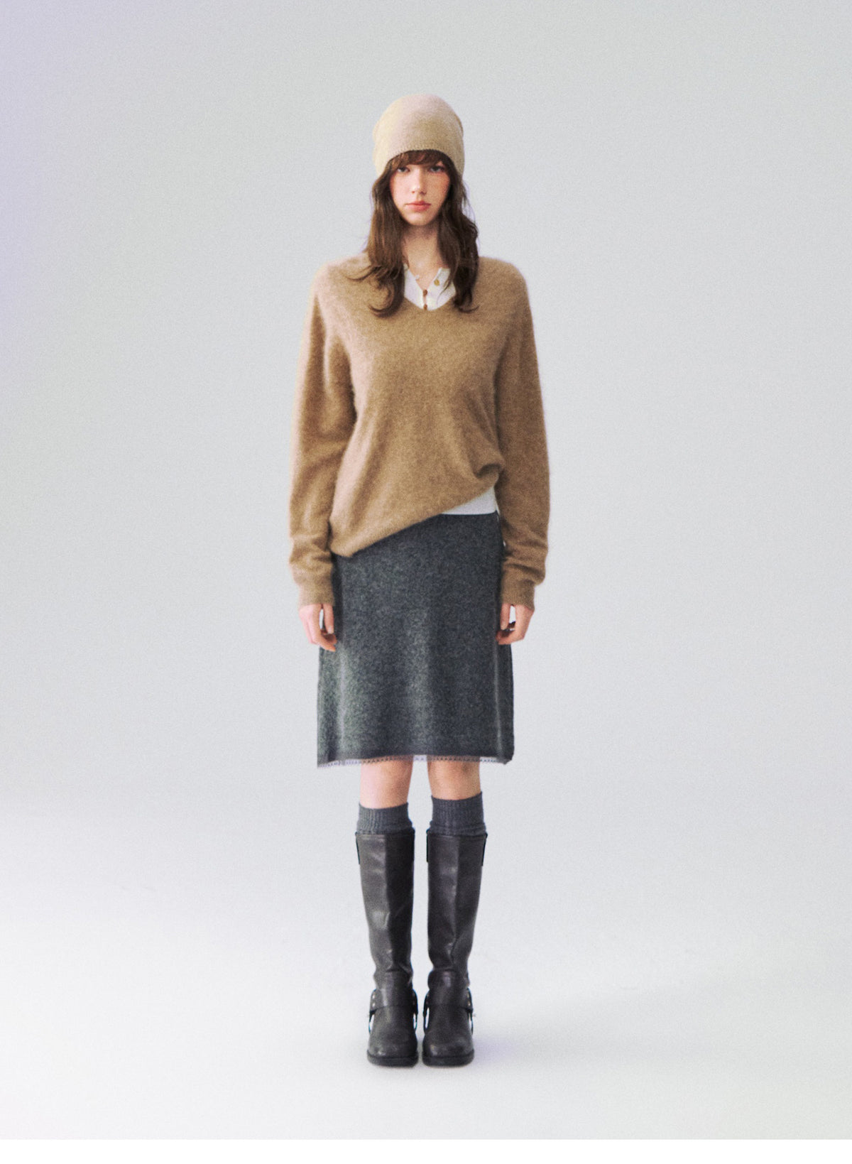 Flauschiger Mohairpullover mit V-Ausschnitt
