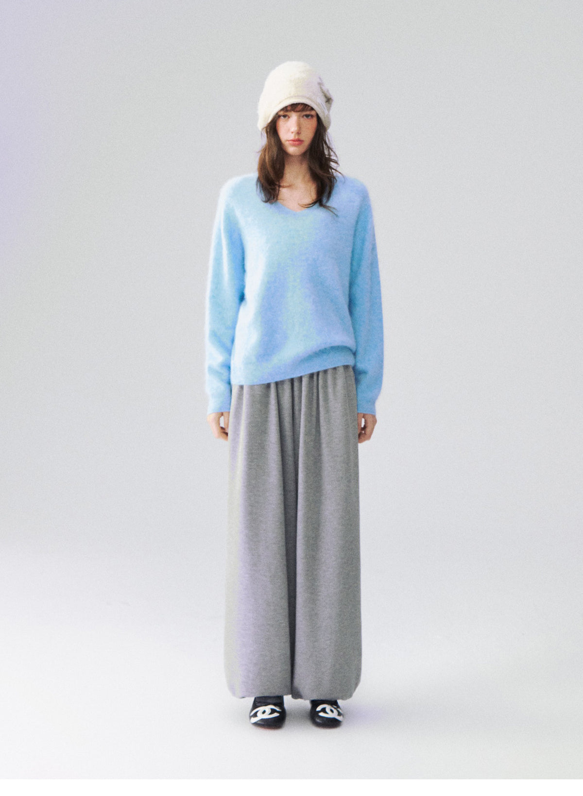 Flauschiger Mohairpullover mit V-Ausschnitt
