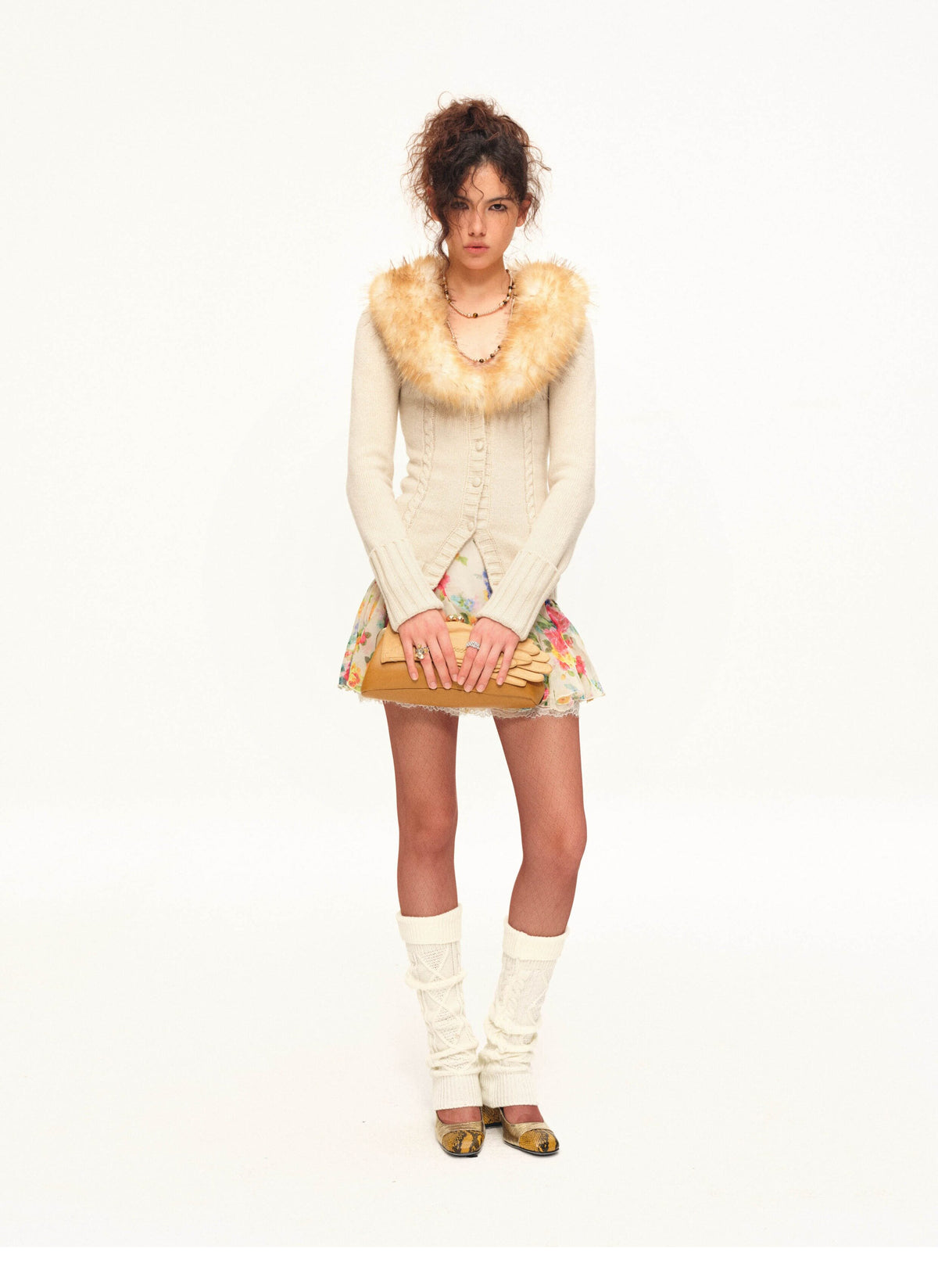 Bộ cardigan và chân váy dệt kim ánh nhũ