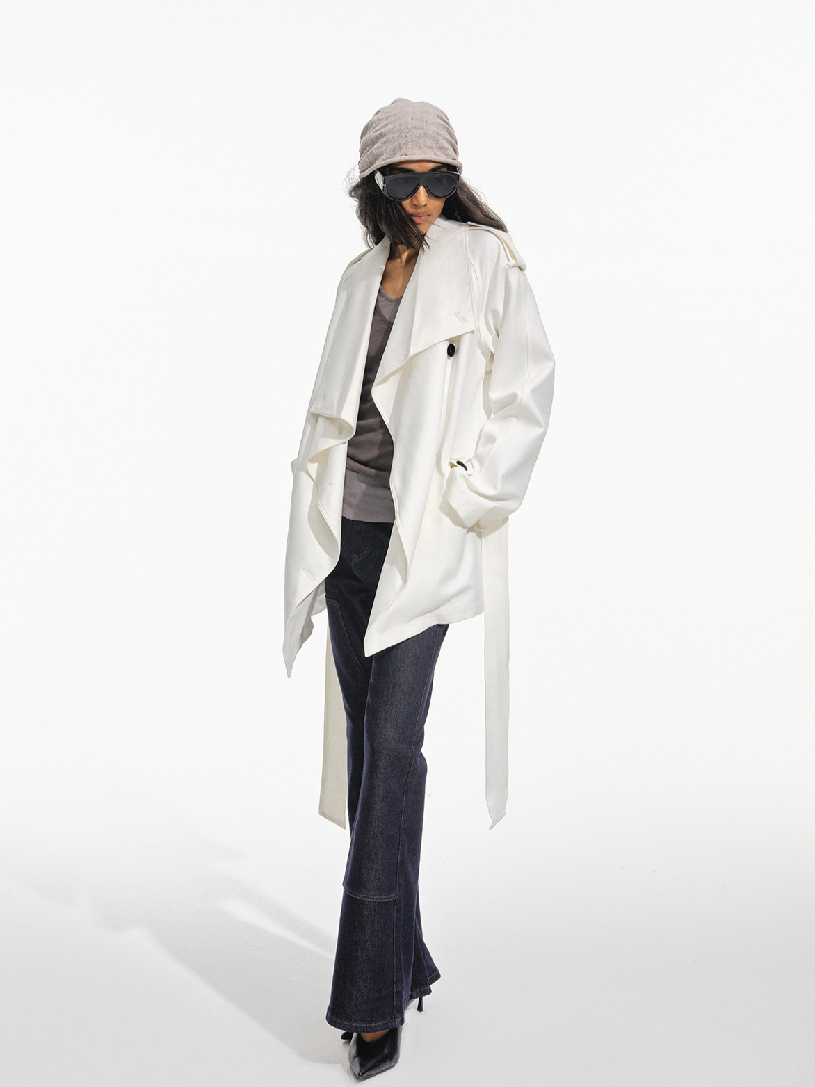 Plissierter zweireihiger Trenchcoat