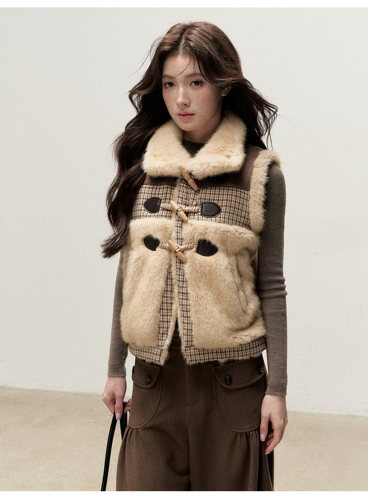 Gilet a quadri in peluche con alamari