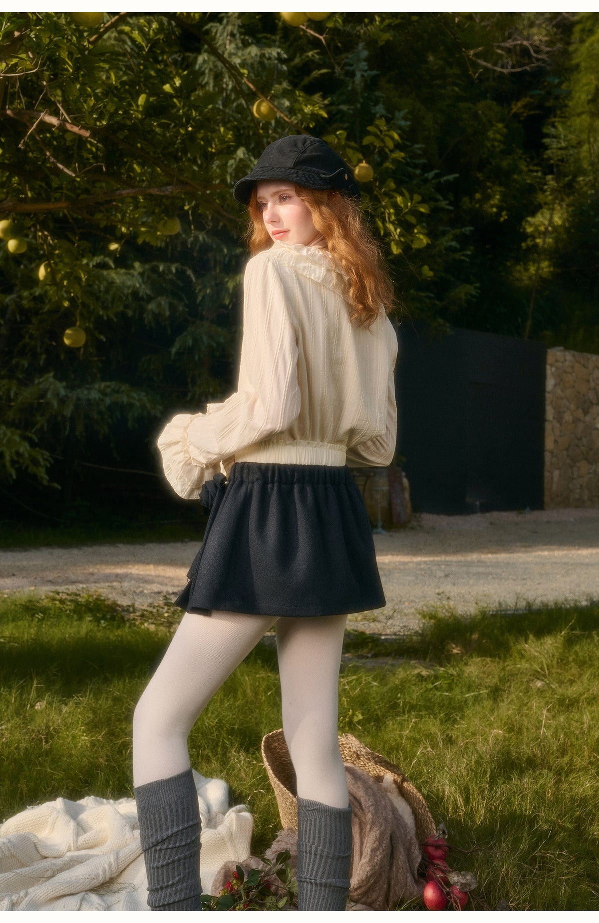 Completo con cappotto corto in lana e gonna