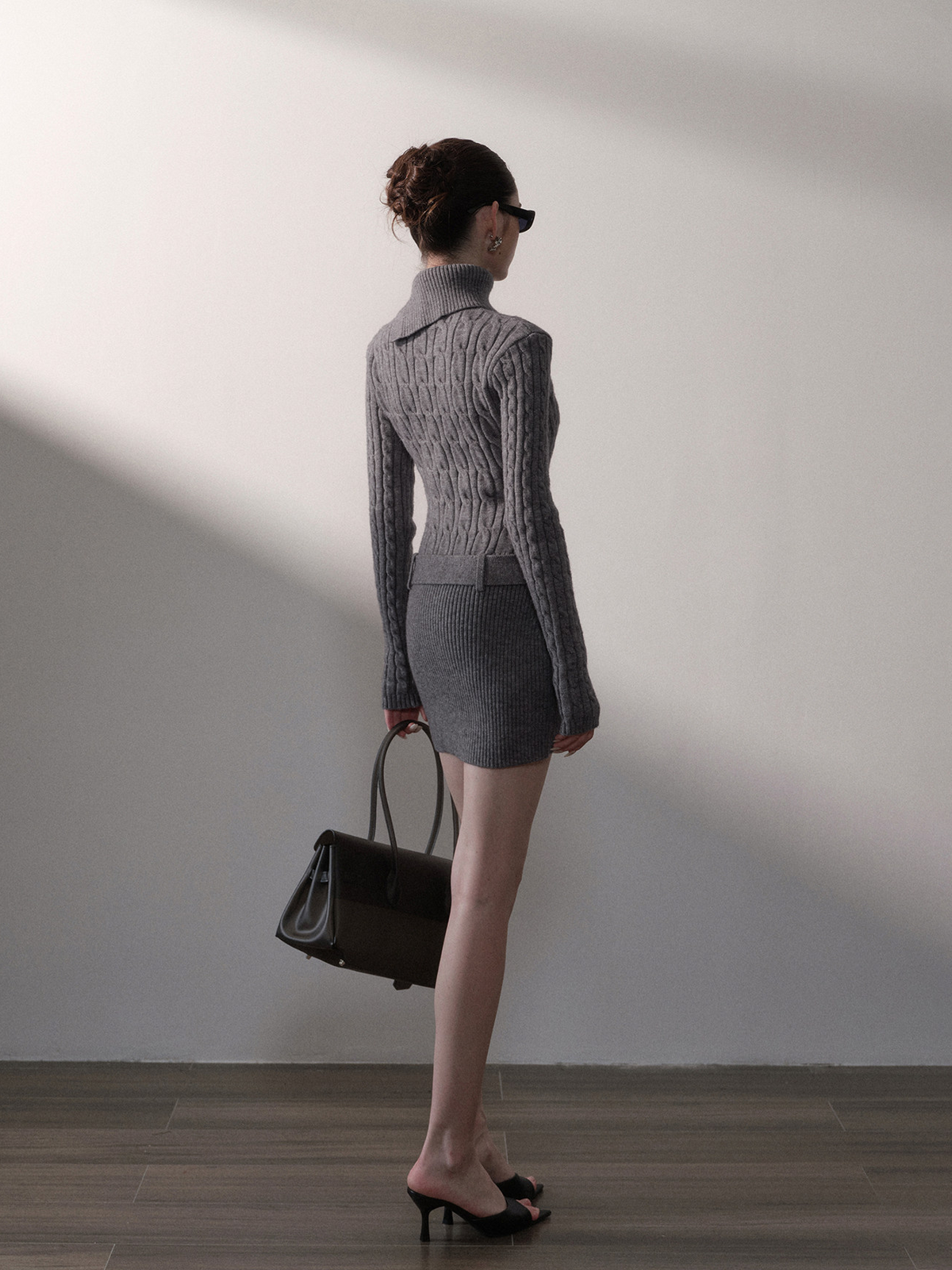 Robe ajustée à col roulé en maille torsadée