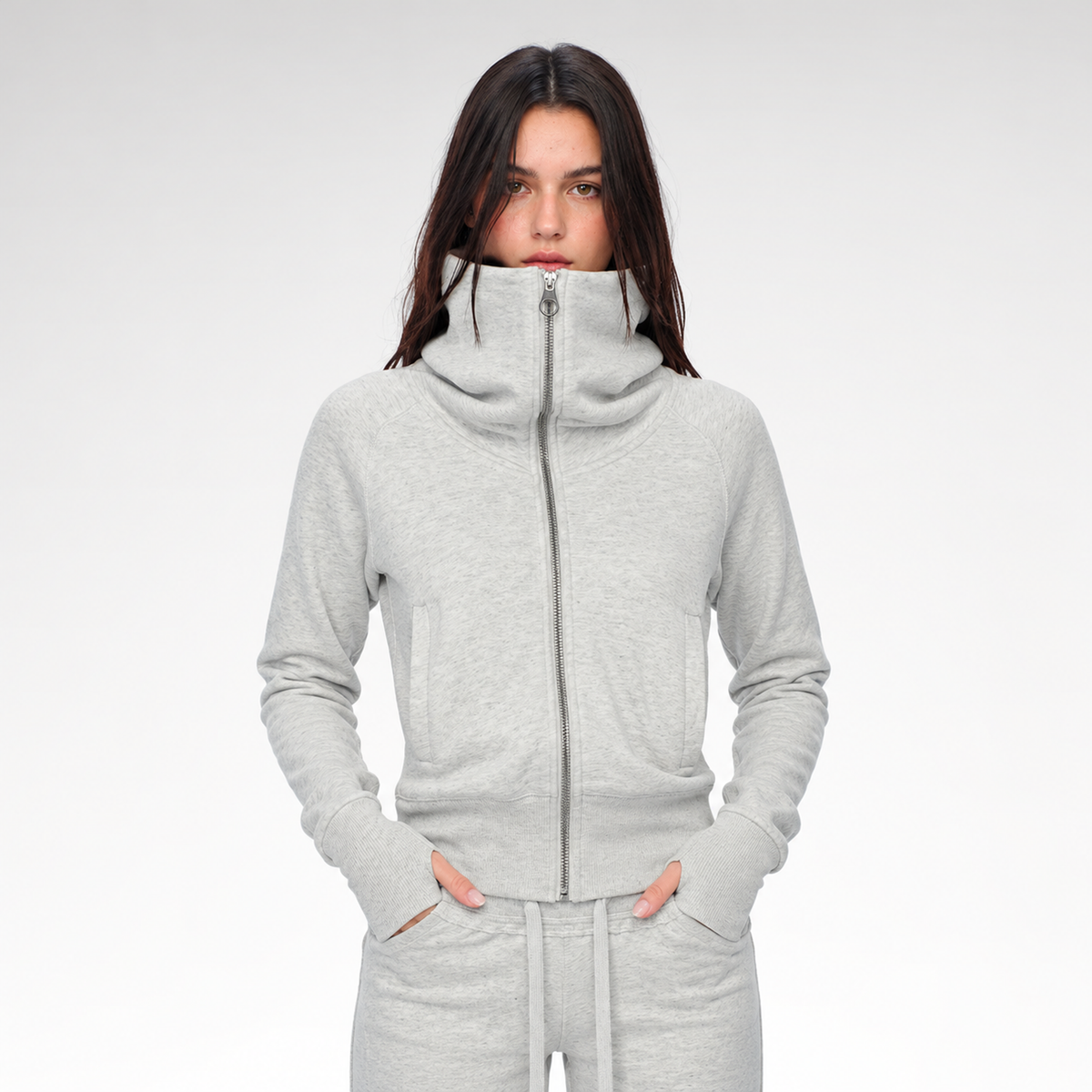 Sudadera corta con cremallera y cuello amplio