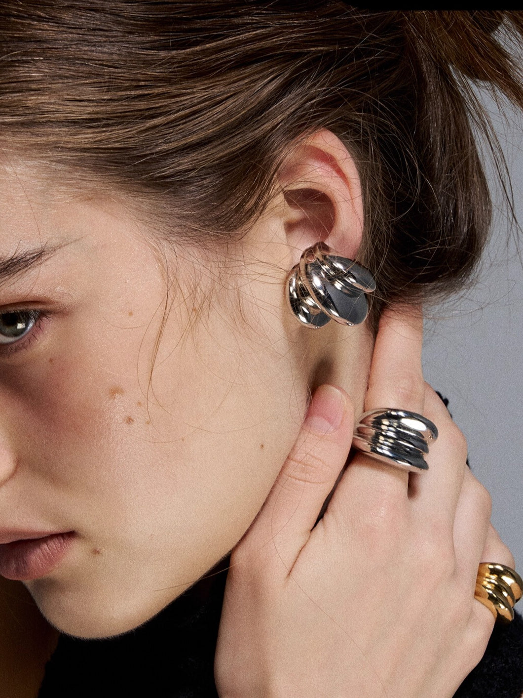1JINN M2M Reshaped Romance Dual-Layer Metal Hoop Earrings