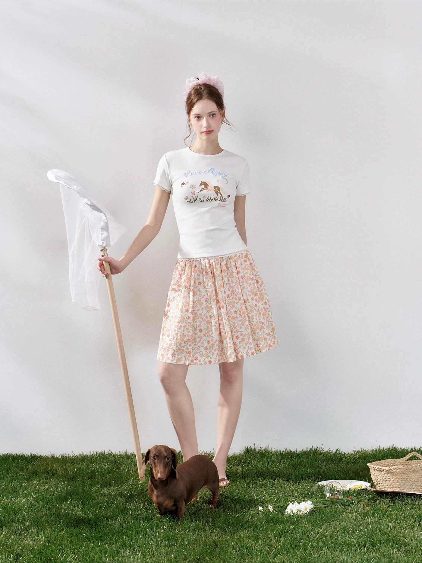 Contrast Lace Trim Embroidered Graphic Slim Fit T-Shirt