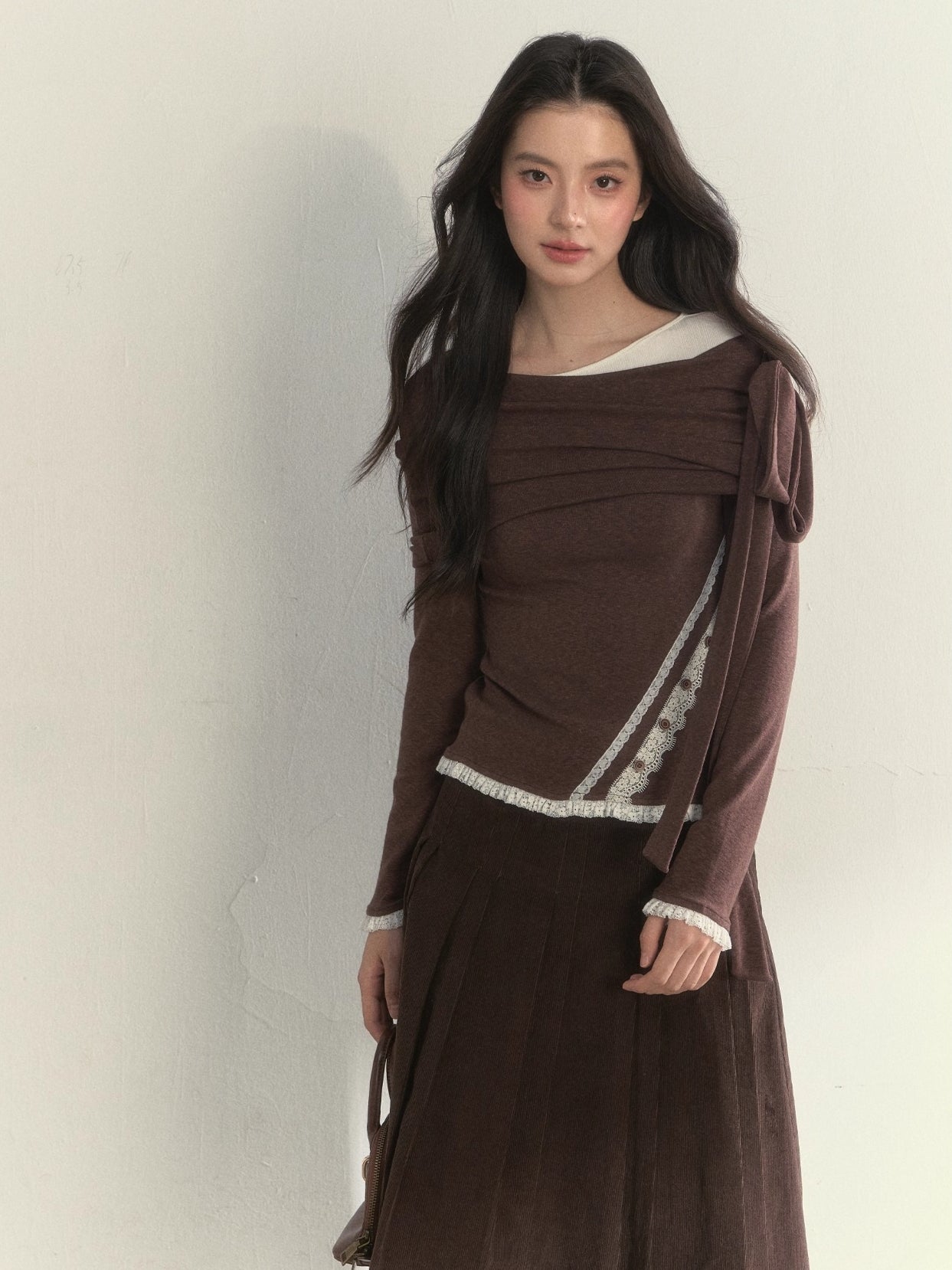 Asymmetric Off-Shoulder Bow-Tie Knit T-Shirt