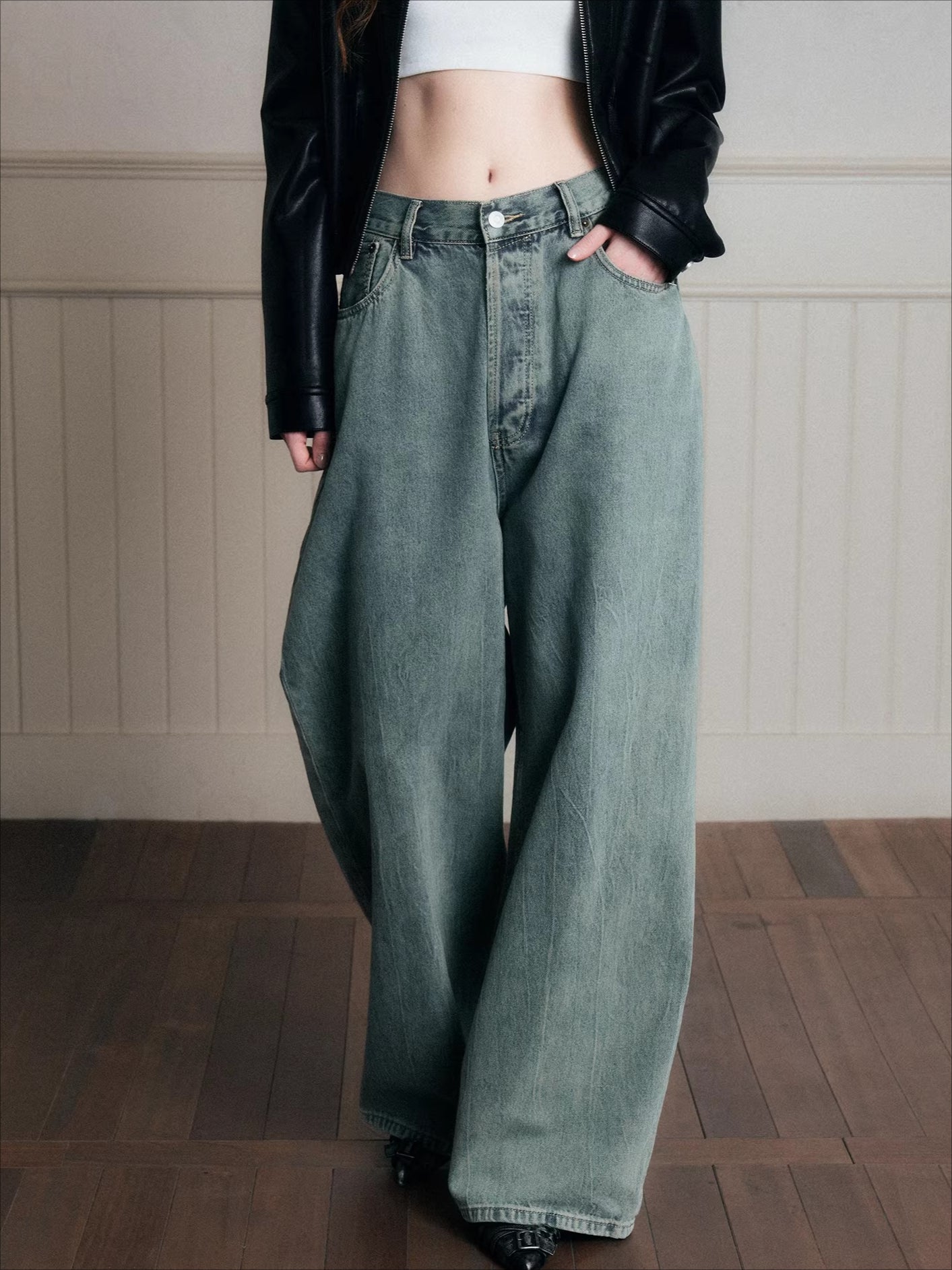 Washed Relaxed Low-Rise Wide-Leg Jeans