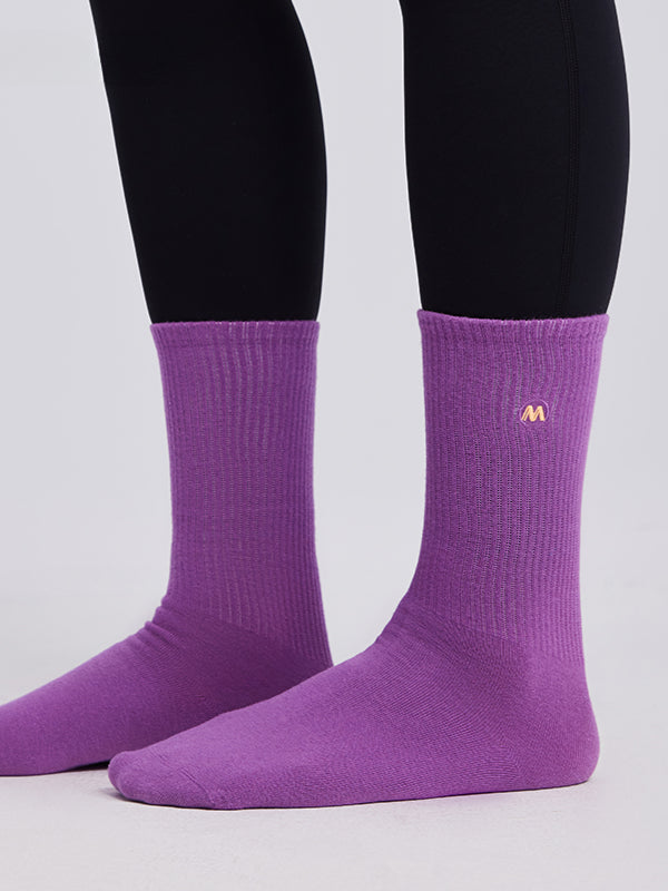 Soft &amp; Skin-friendly Striped Mid-calf Sports Socks