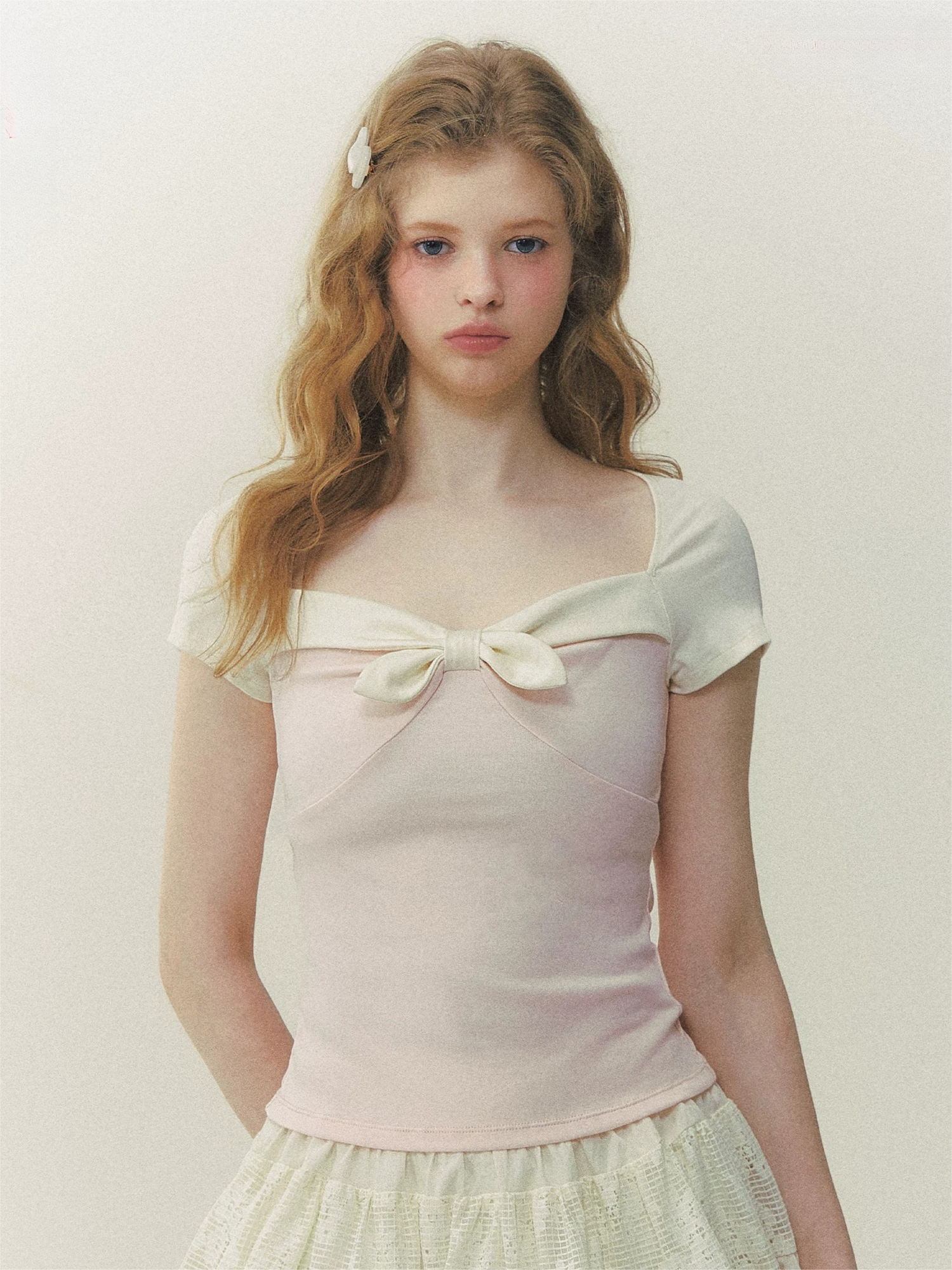 Contrast Bow Square-Neck Fitted Tee
