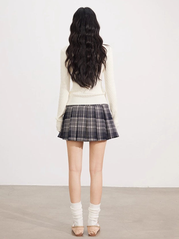 Embroidered Cable Knit Fitted Crewneck