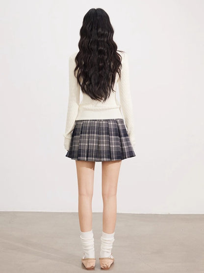 Embroidered Cable Knit Fitted Crewneck