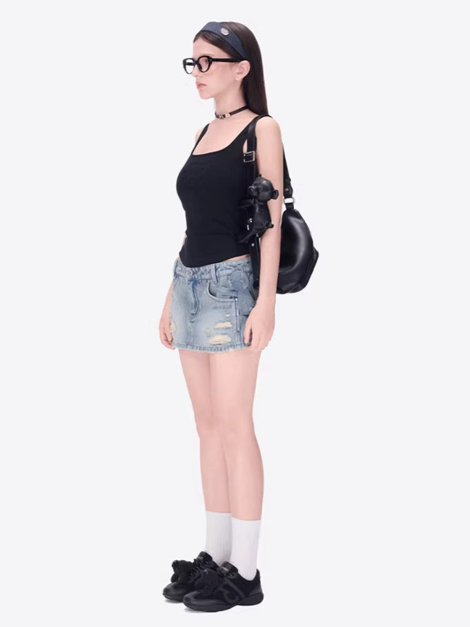 سكورت الدينيم العتيق الممزق