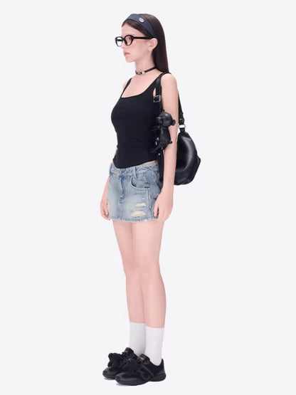 سكورت الدينيم العتيق الممزق