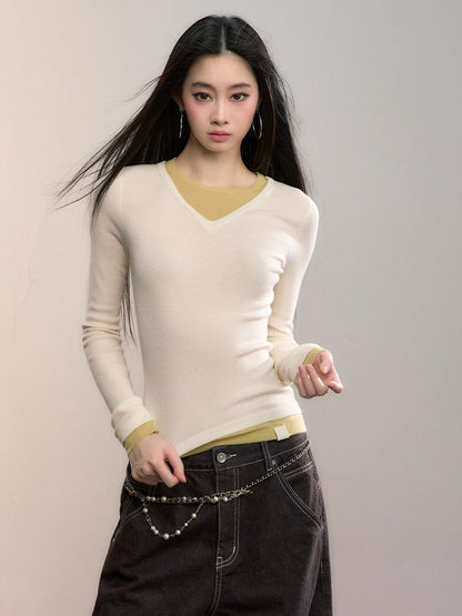 Contrast V-Neck Layered Knit Turtleneck
