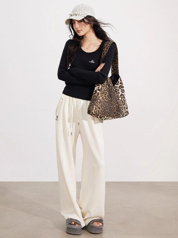 Embroidered Cable Knit Fitted Crewneck