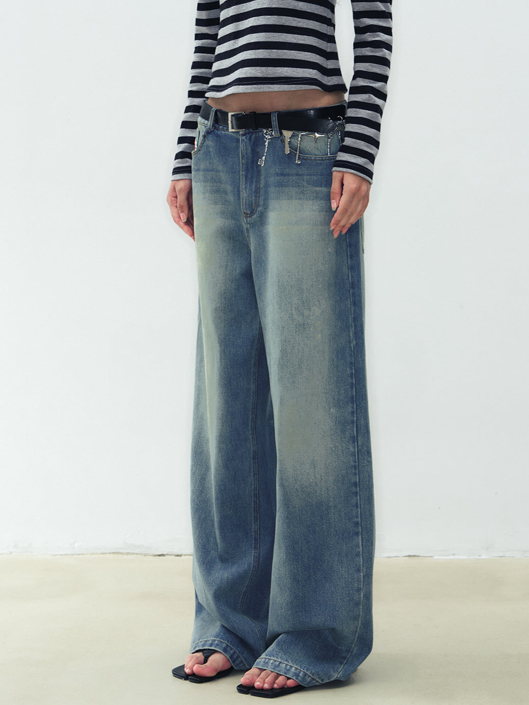 Relaxed Fit Washed Jeans