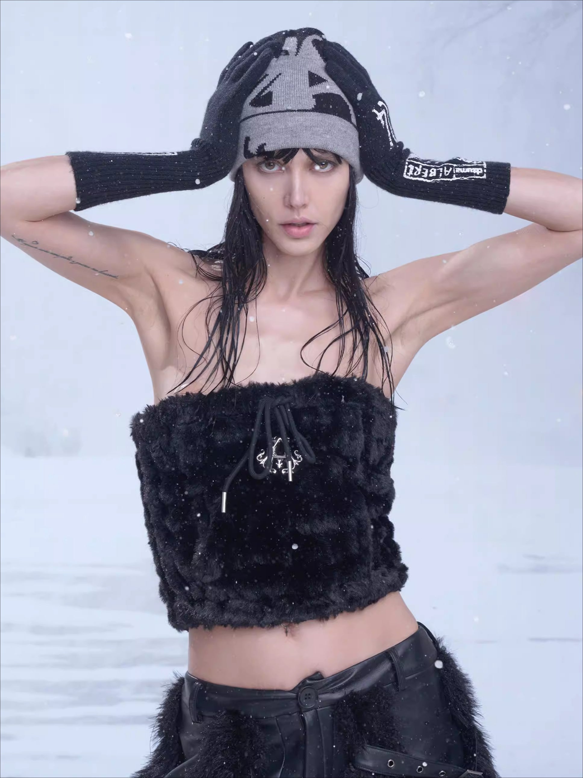 Printed Branded Knit Gloves