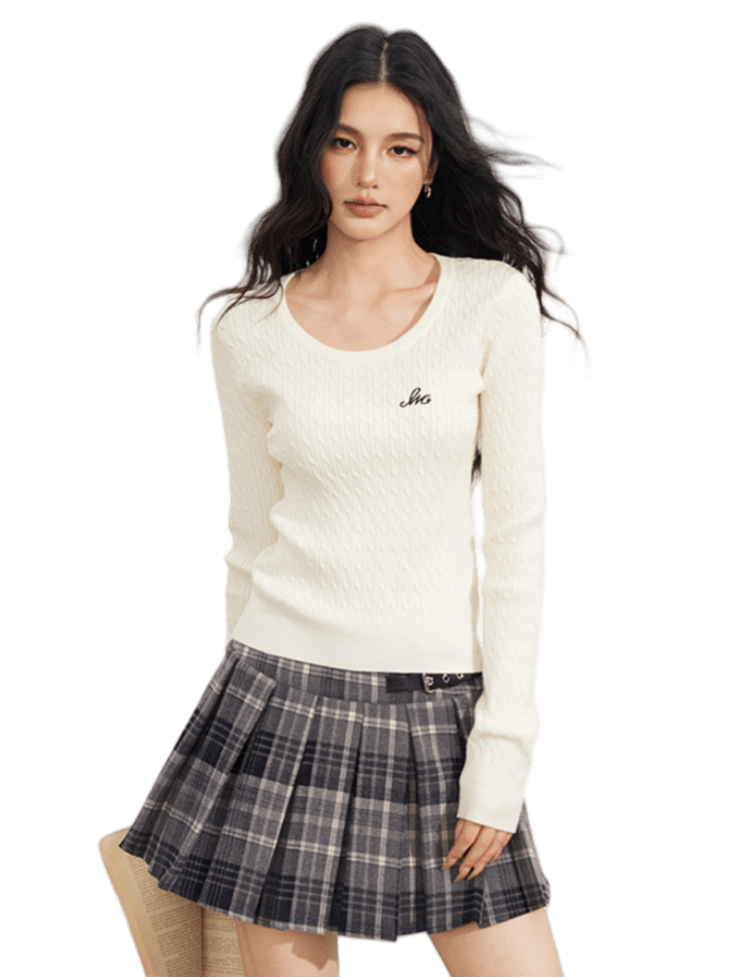 Embroidered Cable Knit Fitted Crewneck